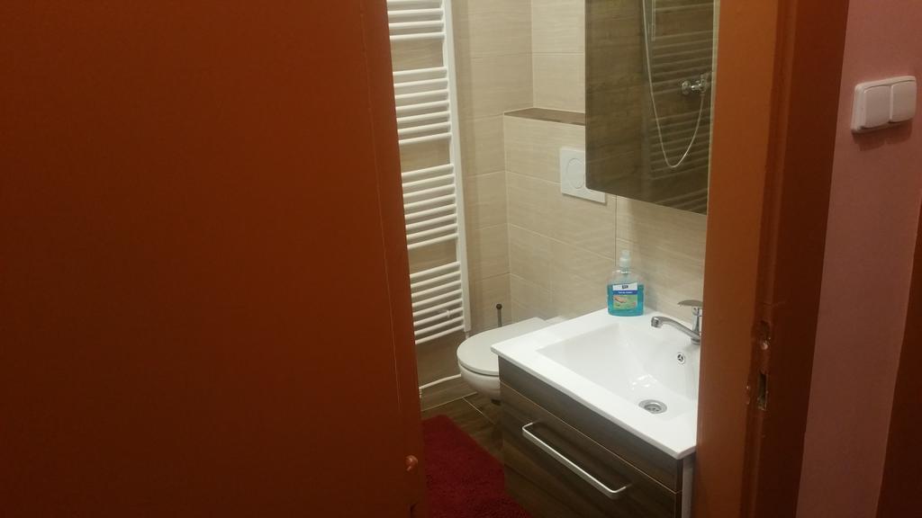 Hotel Koruna รอชนอฟ ป็อด ราดโฮชติเย็ม ห้อง รูปภาพ