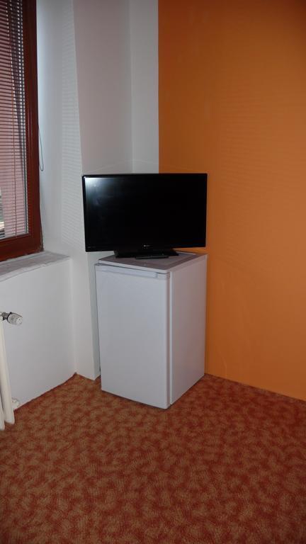 Hotel Koruna รอชนอฟ ป็อด ราดโฮชติเย็ม ห้อง รูปภาพ